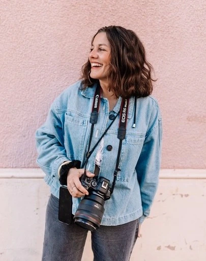 Portrait de Noémie Herbert, photographe professionnelle à Lyon.